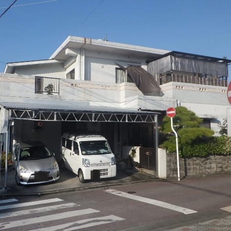 外壁塗装前の家画像