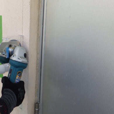 縁切りしている様子